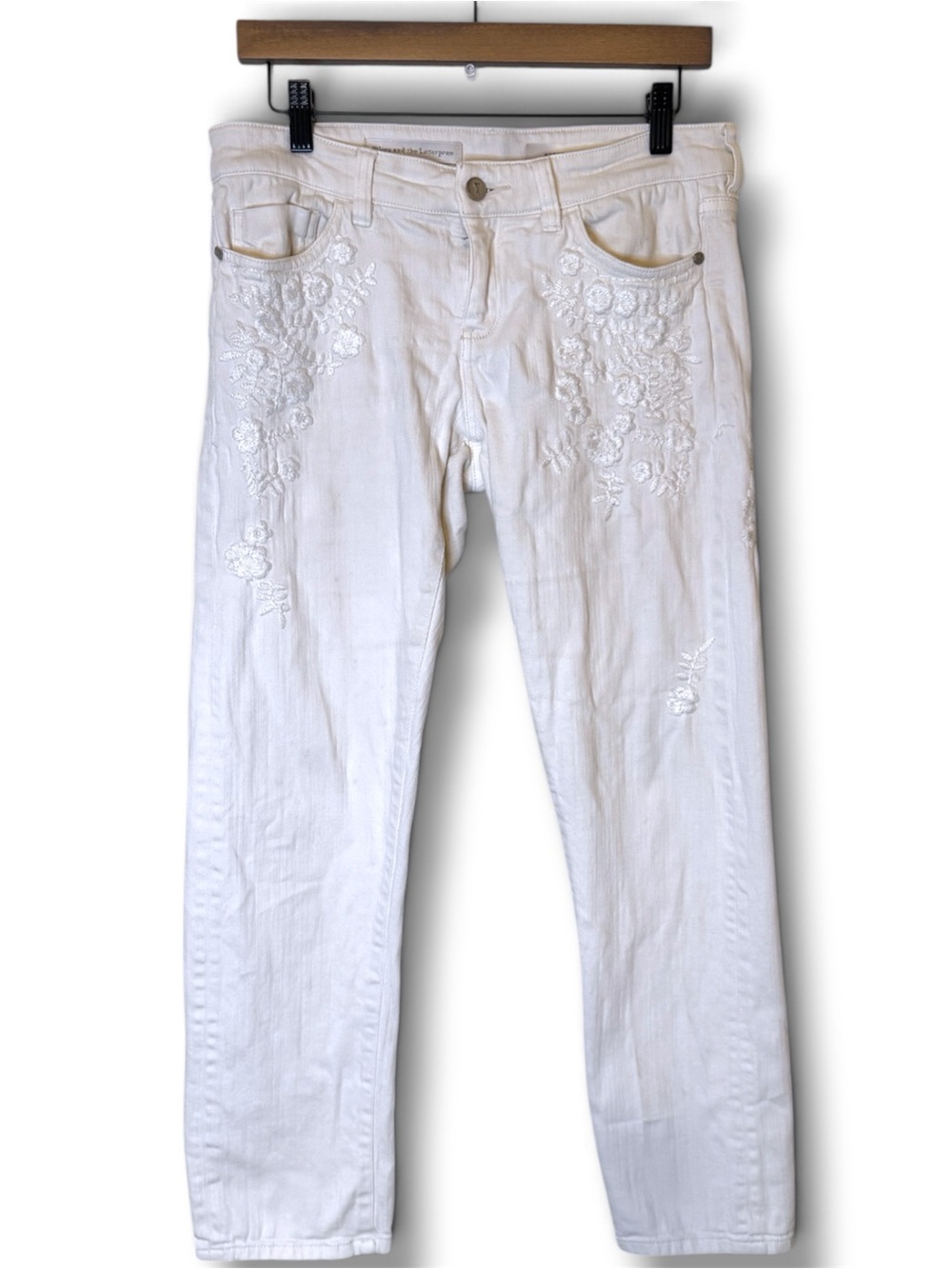 Pilcro and the Letterpress Anthropologie Hyphen Embroidered White Jeans 26